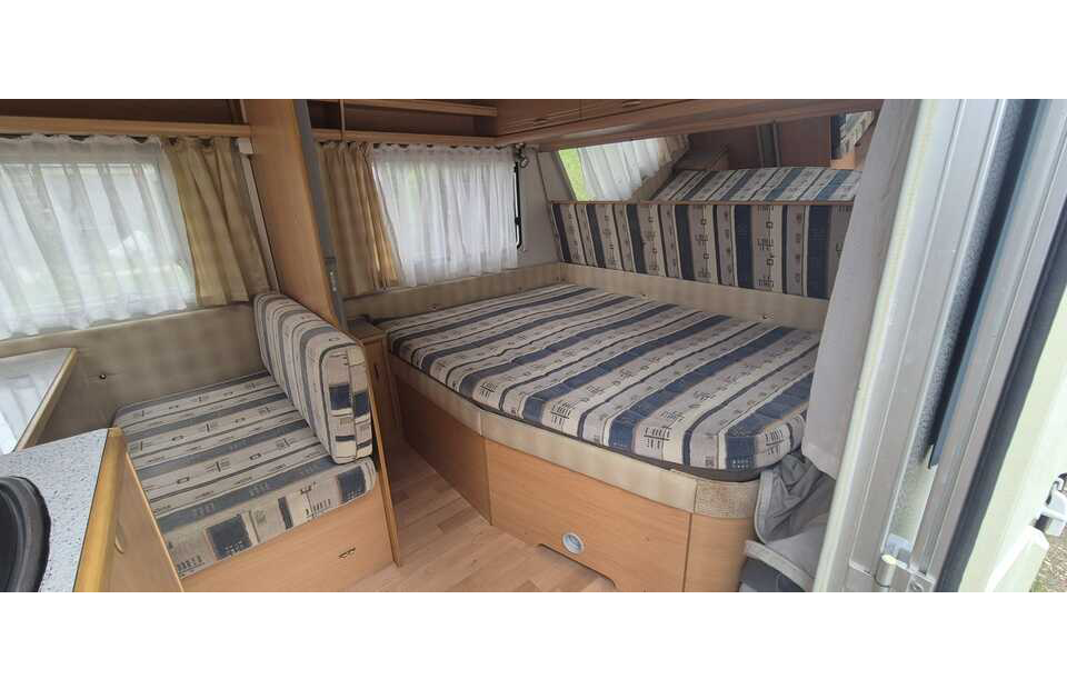 Großes Bett